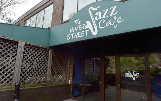127112104_web1_TTL102718jazzCafe3