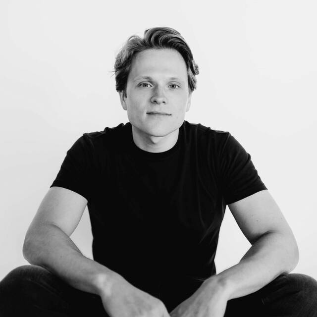 129355783_web1_Jordan-McGuire--2-
Local singer-songwriter, Jordan McGuire releases new single on Valentines Day ahead of summer album.