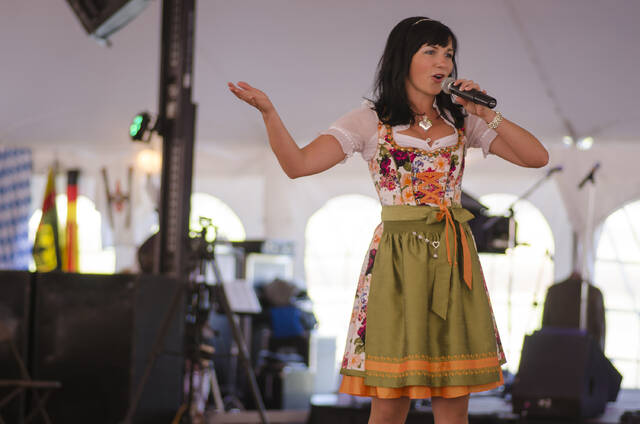 129889756_web1_Romy_Oktoberfest
Once again headlining the Oktoberfest 2023 live entertainment will be Germanys own, Romy – An accomplished singer with four solo albums, author and host of her own German based TV show.