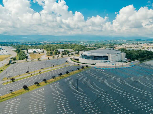 130720484_web1_Mohegan-Sun-Arena---2024-Aerial--1-
Mohegan Sun Arena at Casey Plaza ranked in top 100 highest-grossing arenas nationally and the top 200 in the world.
<em>Photo Credit — Justin Topa / Mohegan Sun Arena</em>
