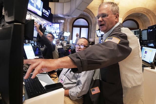 131733525_web1_131733525-cba2e6013bf64111931652f79d15e9e7
Traders Bryan Masseria, center, and Columb Lytle, right, works on the floor of the New York Stock Exchange on Monday.
AP Photo